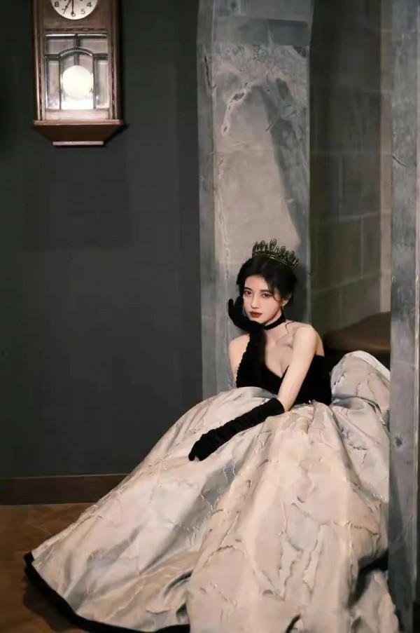 鞠婧禕黑暗公主造型,她還是有點料的 鞠婧禕黑暗公主造型,她還是有點料的