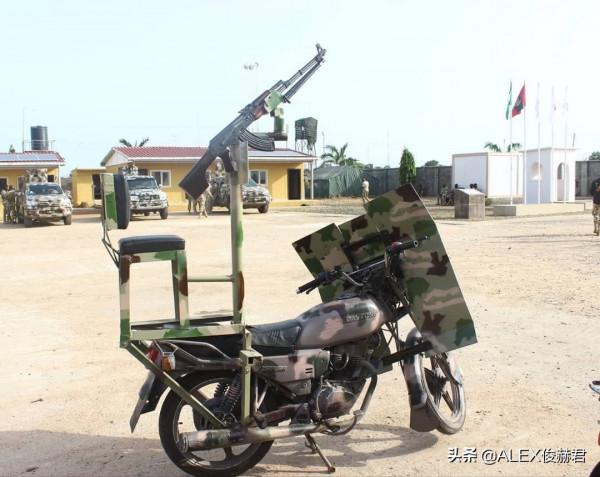 非洲先進軍事裝備:摩托上焊機槍,初代“鋼鐵俠”登場 非洲先進軍事裝備:摩托上焊機槍,初代“鋼鐵俠”登場