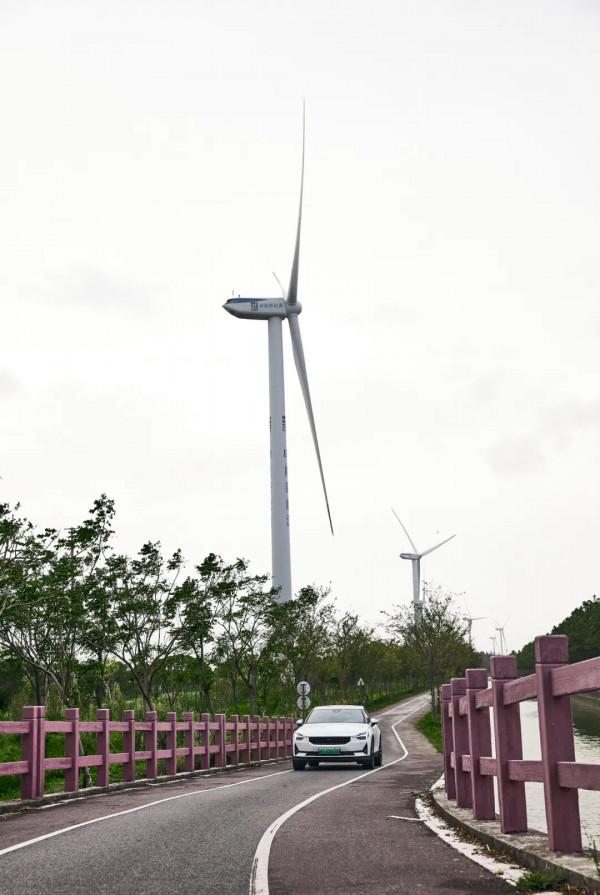 “穿”蘋果草莓、拎蘆筍包包、塗胡蘿蔔口紅，可持續時尚就是那麼瘋狂