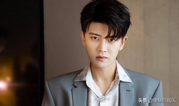 網曝吳京新影片《破雲2吞海》來襲，四大當紅小生齊聚，引人期待