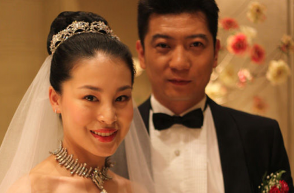 “王啟年”扮演者田雨,妻子是我們熟悉的她,難怪這麼多年零緋聞 “王啟年”扮演者田雨,妻子是我們熟悉的她,難怪這麼多年零緋聞