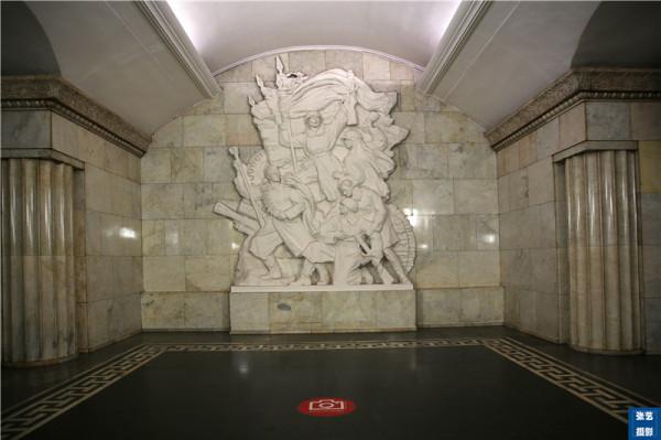 俄羅斯莫斯科旅行，不要錯過參觀宮殿般令人驚豔的地鐵