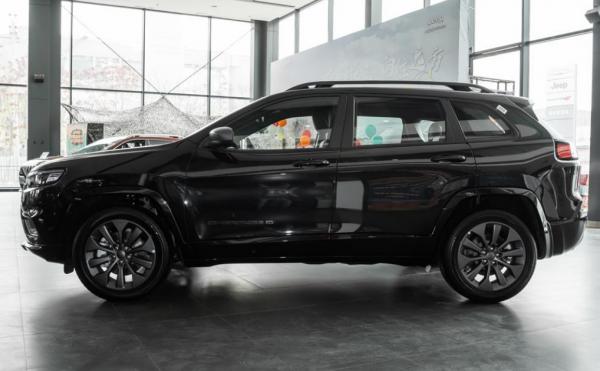 Jeep自由光：體驗80週年紀念版車型，配2.0T+9AT動力組合！