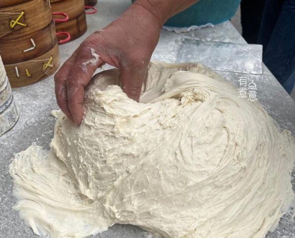 廣東大爺賣早餐，只做兩樣小吃，卻火了20年，食客：就認這個味