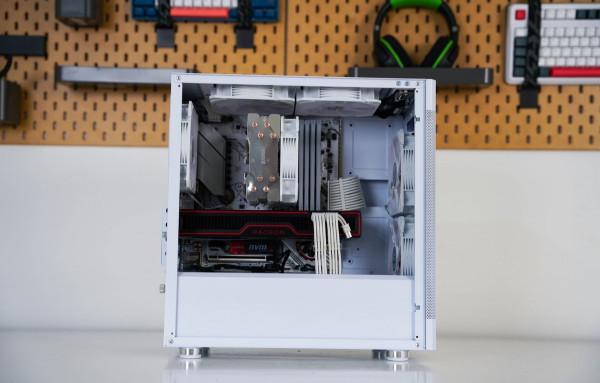 雪裝中的紛呈色彩，主流電競桌面主機裝機分享