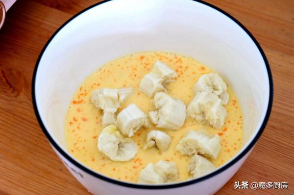 香蕉葡萄乾做成蛋糕更好吃，不用打蛋器，小朋友都能輕鬆做