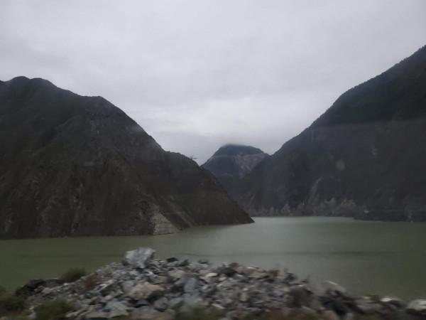 川西達古冰川- 別人在吸氧，我卻在海拔4860的雪山之巔奔跑