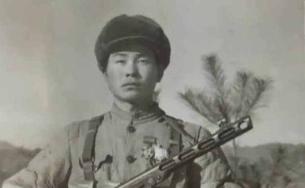 陝西老農登記,掏出&quot;黃紙&quot;嚇壞工作人員,身份曝光引起政府高度重視