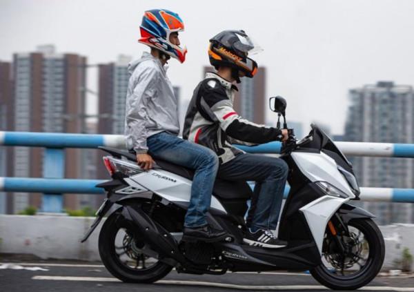 三陽150級水冷踏板,標配雙通道ABS,帶透鏡LED大燈,1.78萬 三陽150級水冷踏板,標配雙通道ABS,帶透鏡LED大燈,1.78萬