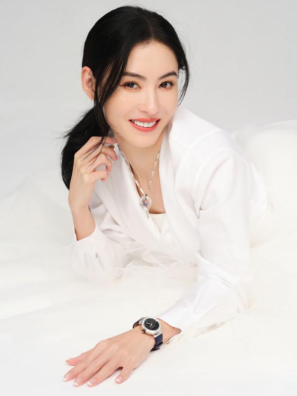 張柏芝著白色長裙淡雅知性 扎馬尾凍齡顏值超養眼 張柏芝著白色長裙淡雅知性 扎馬尾凍齡顏值超養眼