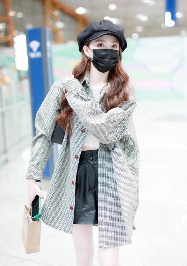 “格紋襯衫”怎麼穿更潮?學徐璐穿“大一號”,輕鬆擺脫路人感 “格紋襯衫”怎麼穿更潮?學徐璐穿“大一號”,輕鬆擺脫路人感