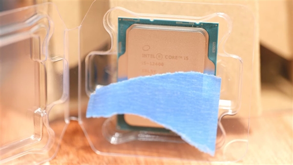 12代酷睿i5-12400測試偷跑：全新原裝散熱器 不超81℃