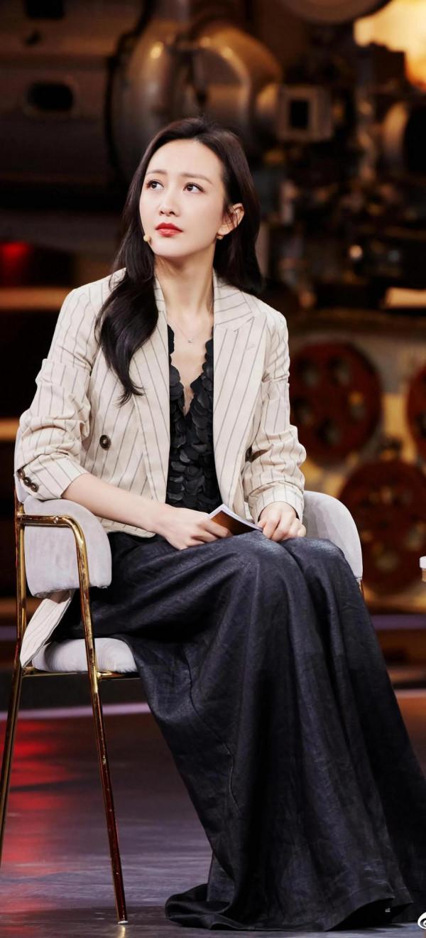 王鷗有種特殊氣質：月上柳俏頭，人約黃昏後