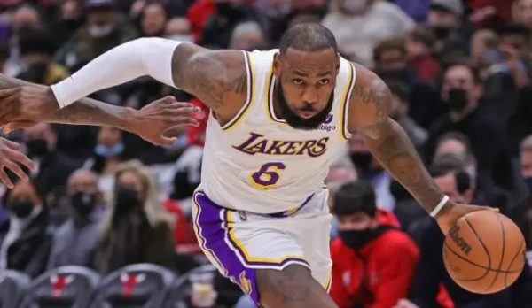 湖人今日比賽5位首發球員年齡均超32歲，聯盟2012年後首次