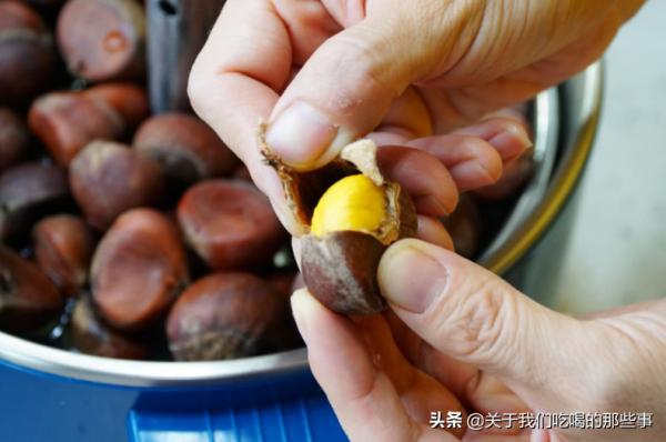 板栗難剝殼,沒用對水,學會這1招,個個離殼特好剝,還軟糯香甜 板栗難剝殼,沒用對水,學會這1招,個個離殼特好剝,還軟糯香甜
