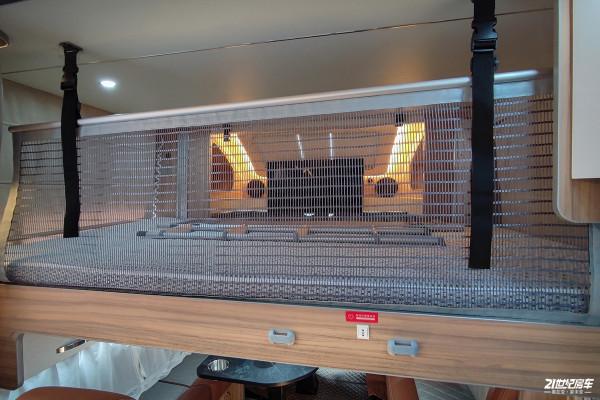 小額頭有兩張床,L型會客區滿足多人使用,新星新依途T600 小額頭有兩張床,L型會客區滿足多人使用,新星新依途T600