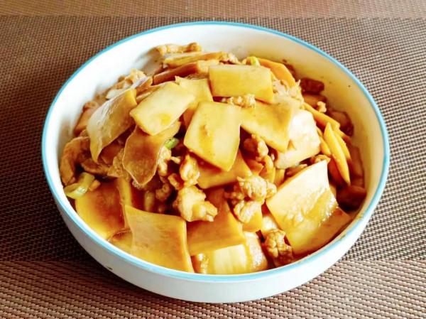 老公同事來蹭飯,我做6道菜招待,他說:嫂子,不都說你很摳門嗎 老公同事來蹭飯,我做6道菜招待,他說:嫂子,不都說你很摳門嗎