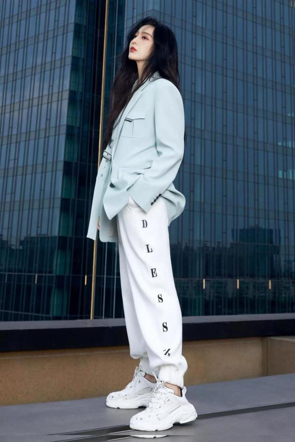 范冰冰 化身冬日職場的幹練達人 范冰冰 化身冬日職場的幹練達人