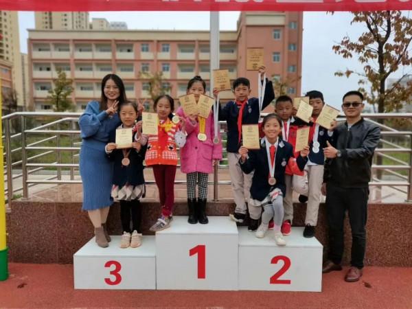 辭去教師，只為圓夢軍旅！