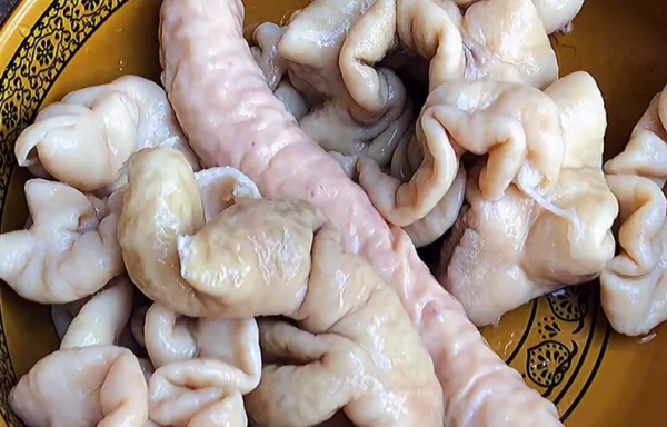 冬天乾冷，來盤秘製硬菜滷肥腸，方法比例大公開，爽滑可口無腥味