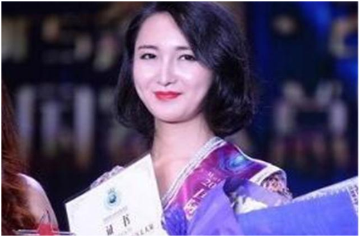 16年前背母上學的男孩，29歲時從男孩變成女孩，後來怎麼樣了