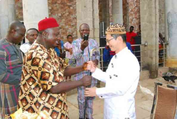 非洲第一個華人酋長鬍介國:有私人武裝,曾捨命救下中國外交官 非洲第一個華人酋長鬍介國:有私人武裝,曾捨命救下中國外交官