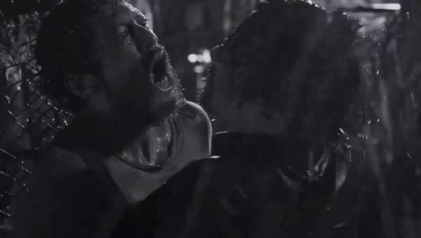 一部黑白電影，充滿腐爛肉香