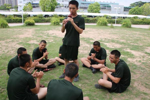 報告！我是武警部隊新兵，我已入列