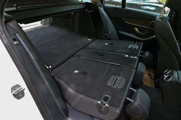 賓士 C200:4年車齡新C旅,優雅美麗5折售 賓士 C200:4年車齡新C旅,優雅美麗5折售