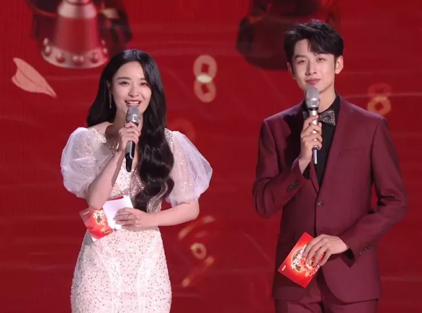 眾星年貨晚會：鞠婧禕半永久搶鏡，張韶涵髮型失敗，言承旭疲倦