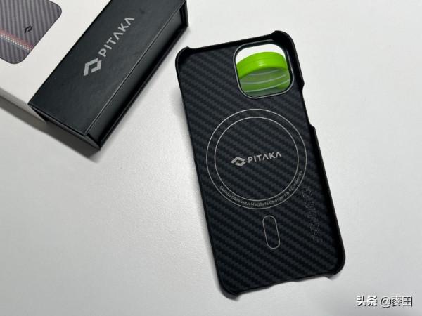 不插線、充滿電，iPhone13 mini全套無線充電體驗分享