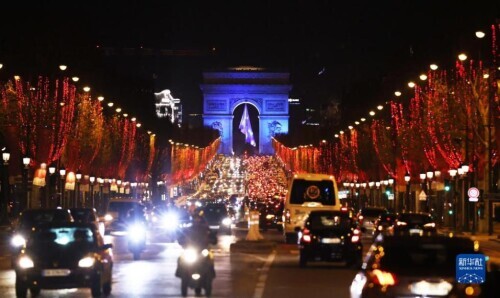 巴黎地標建築點亮“歐盟藍”