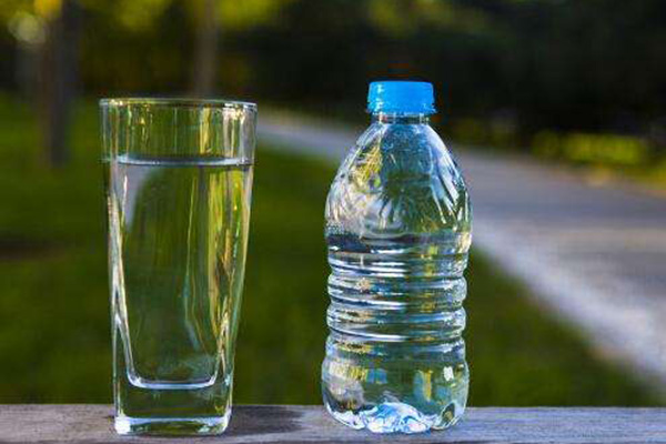 隔夜白開水不能喝？自來水燒開，確有保質期，喝水時注意3件事