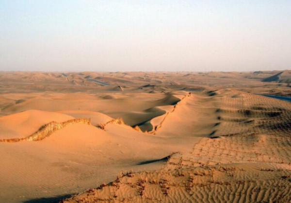 乾涸已久的羅布泊，為何會再次出現湖泊？這些水是從哪來的？