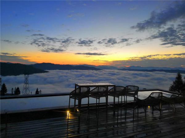 普洱倚象山半山酒店，雲海之上的“人間仙境”