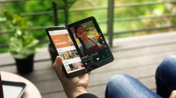 沒有蘋果命得了蘋果病，微軟萬元新機不送充電器