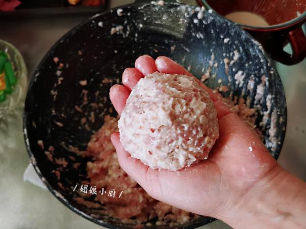 50歲廚娘分享獅子頭的傳統做法，外香裡嫩鮮美多汁，入口即化