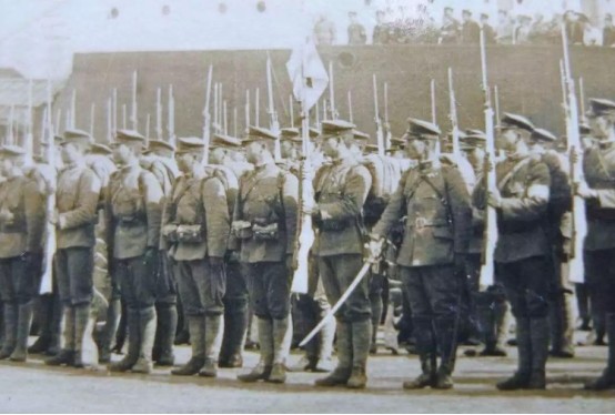 1949年，解放軍兵力高達550萬人，能否完爆1937年的日本侵略者？