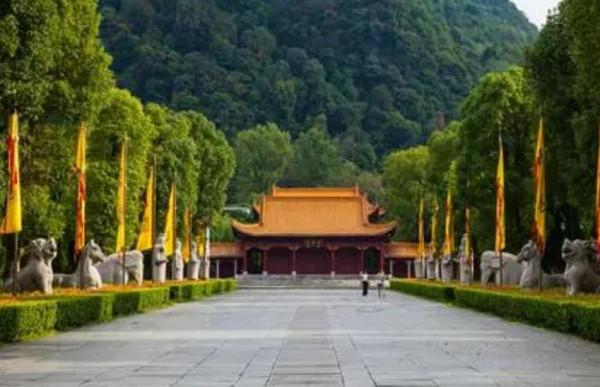 湘粵交界處的這座名山，中華始祖之一的舜帝葬在這裡，你去看過嗎