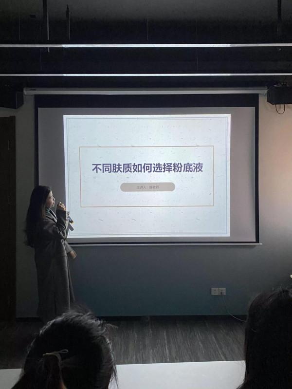 原來精緻的女人都在用這些底妝！怪不得男人都喜歡漂亮女人