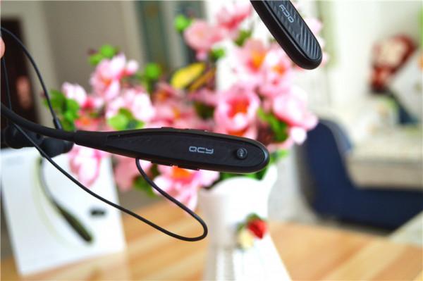 如果你用的是iPhone或者是小米，我就勉強推薦你一款百元耳機吧