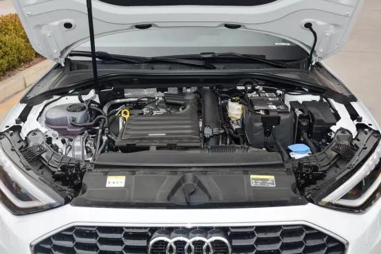 賓士2022款A180L對比奧迪A3 2021款A3 Limousine 35 TFSI進取致雅型