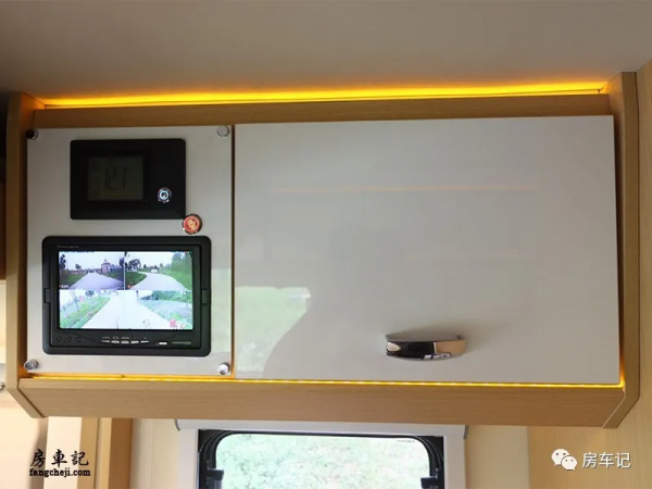 精緻小額頭!800AH鋰電和200L清水箱,實拍羅曼特斯T50房車 精緻小額頭!800AH鋰電和200L清水箱,實拍羅曼特斯T50房車