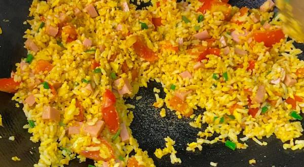 廣東人真會吃，隔夜飯這樣做，營養又健康，家人都搶著吃