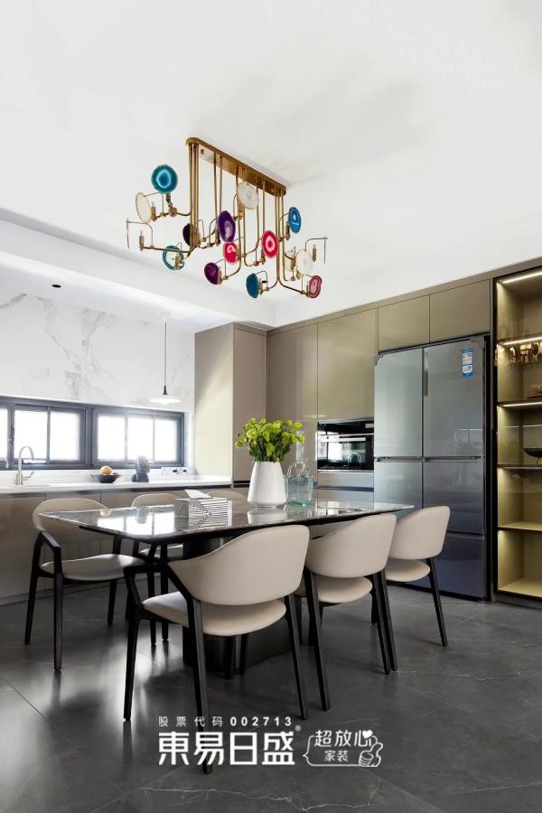 237㎡簡約風躍層,空中花園、旋轉樓梯,是我要的理想居所 237㎡簡約風躍層,空中花園、旋轉樓梯,是我要的理想居所