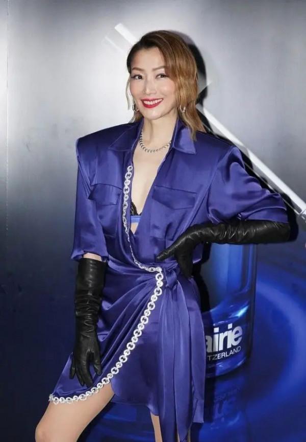 51歲李嘉欣真不在乎形象!猛長14斤肉胖出遊泳圈,絕美容顏竟不變 51歲李嘉欣真不在乎形象!猛長14斤肉胖出遊泳圈,絕美容顏竟不變