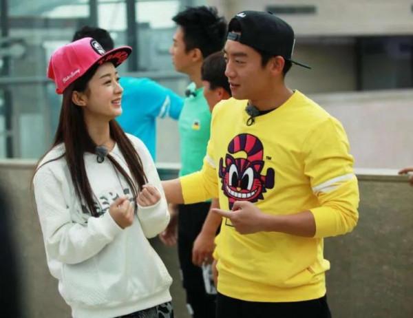 趙麗穎參加過一期跑男,大家都很照顧穎寶,唯有鄭愷撕我們穎寶 趙麗穎參加過一期跑男,大家都很照顧穎寶,唯有鄭愷撕我們穎寶