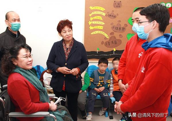 張海迪:5歲時高位截癱,卻自學成才,官至正部級,被稱當代保爾 張海迪:5歲時高位截癱,卻自學成才,官至正部級,被稱當代保爾