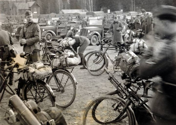 騎著腳踏車征戰歐洲：二戰德國腳踏車大軍的軍用腳踏車是什麼樣的