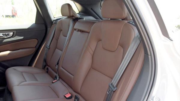 看完漢蘭達的價格堅挺，優惠6萬的XC60不好拒絕？